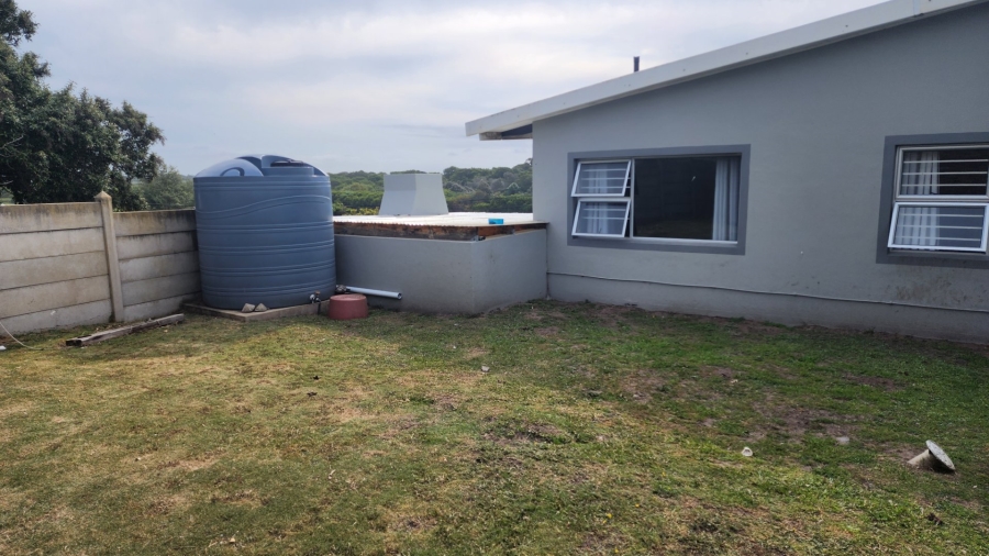 6 Bedroom Property for Sale in Paradise Beach Eastern Cape